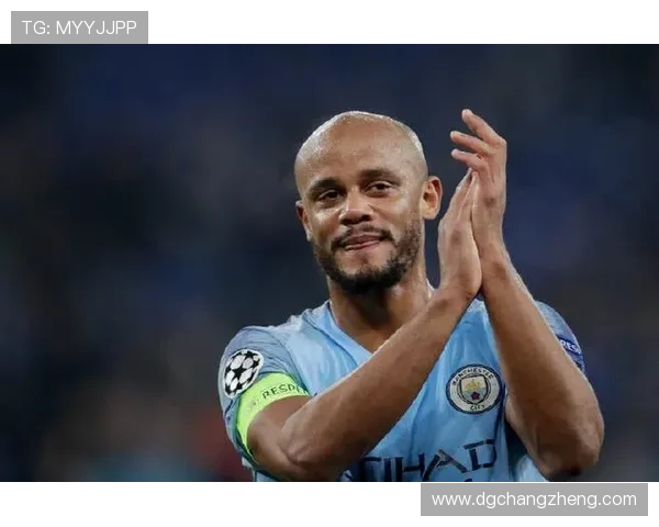 孔帕尼组织球员家属共享训练乐趣